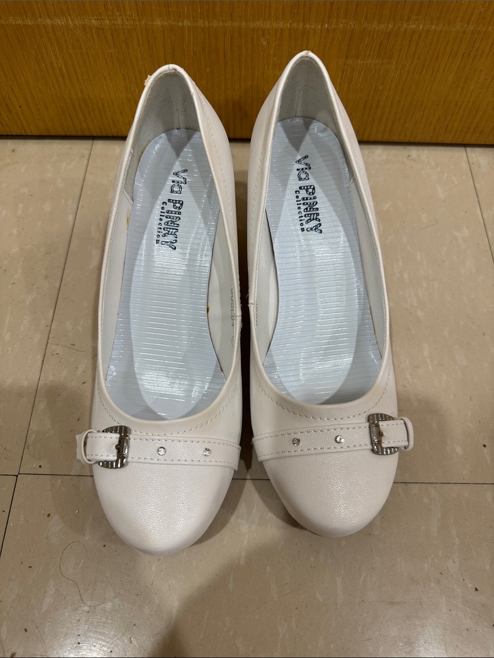 Via Pinky Collection White Buckle Rhinestone Pumps Size 8.5